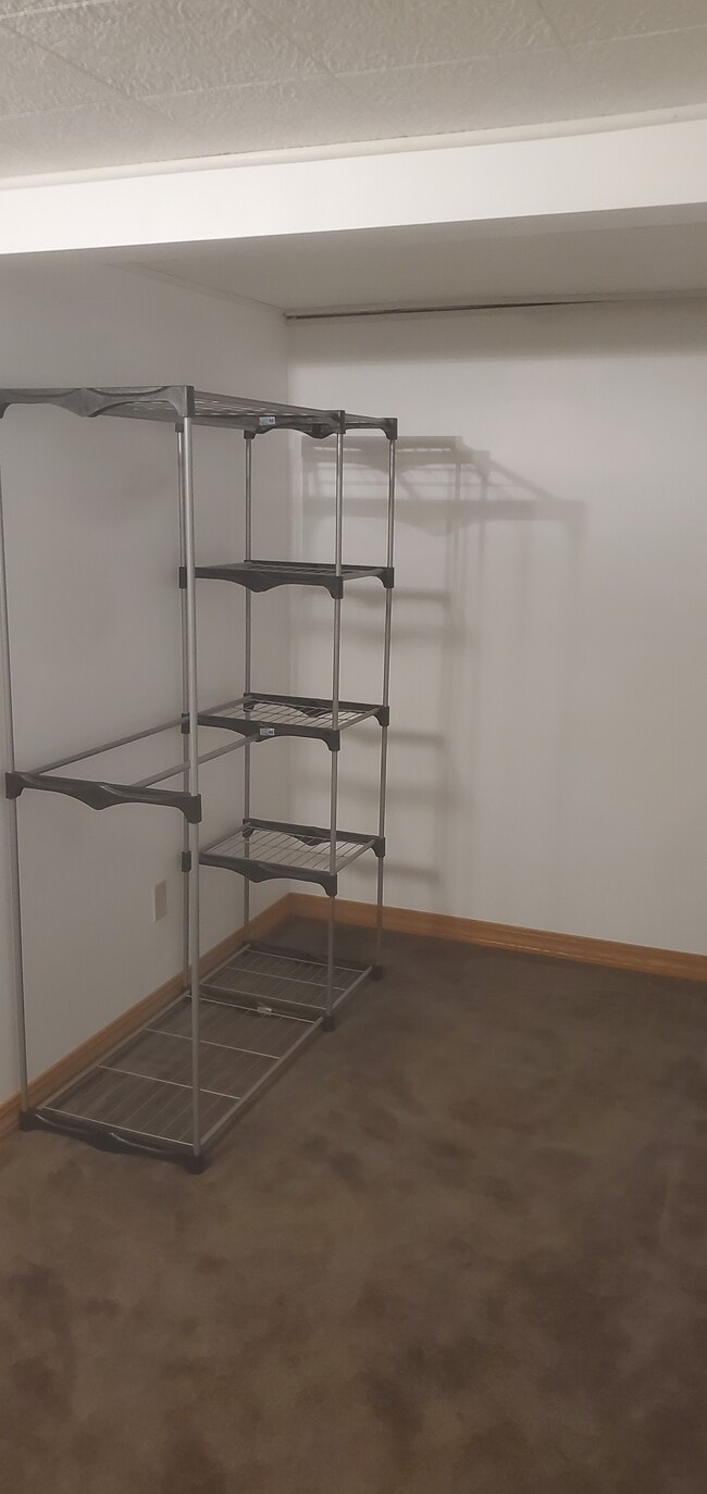 Building Photo - 712 N 6th St