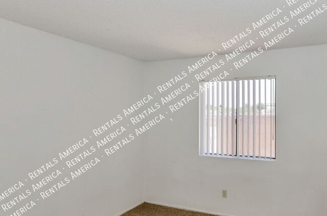 Building Photo - 1366 N Riverview Blvd