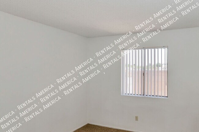 Foto del edificio - 1366 N Riverview Blvd