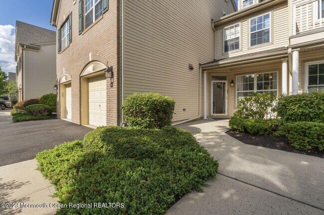 Building Photo - 28 Persimmon Ln
