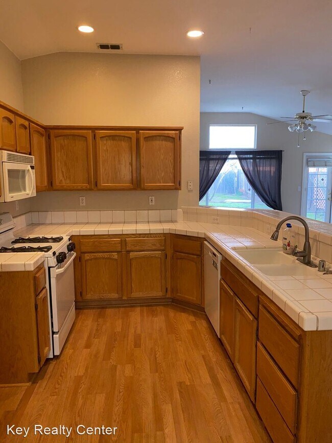 Building Photo - 3 br, 2 bath House - 10020 Teddington Way