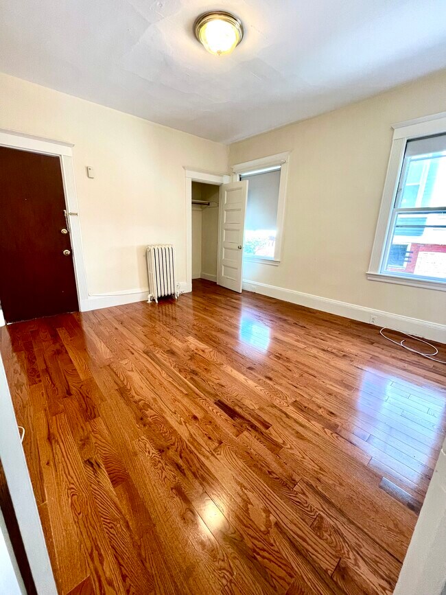 Foto del edificio - 81 College Ave