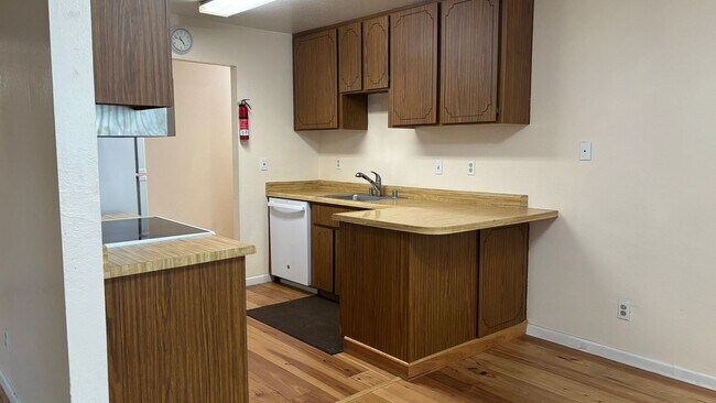 Foto del edificio - Spacious 3 bed/2 bath condo in Desirable Valley Crest