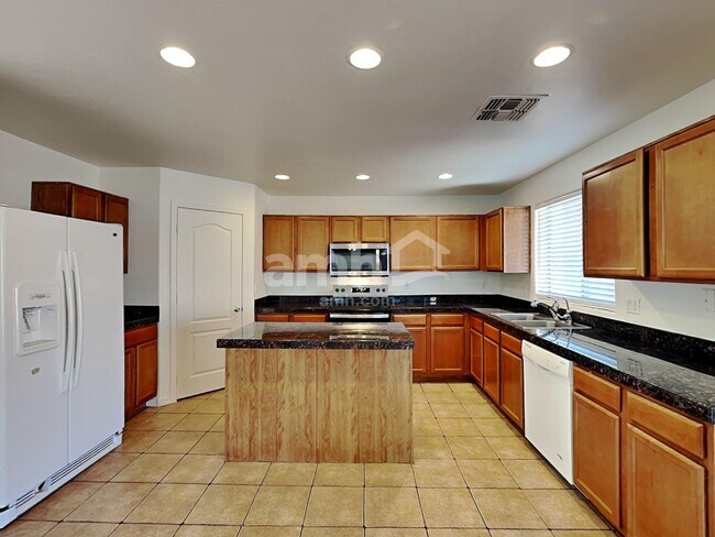 Building Photo - 2232 W Vineyard Plains Dr