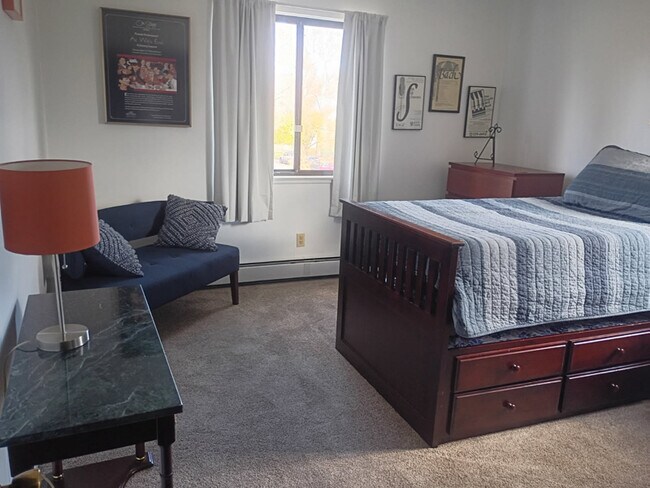 Building Photo - 1600 Newman Ave