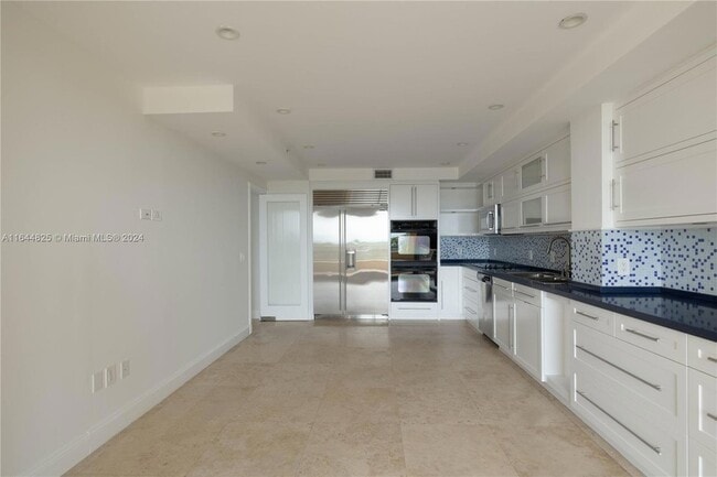 Building Photo - 765 Crandon Blvd