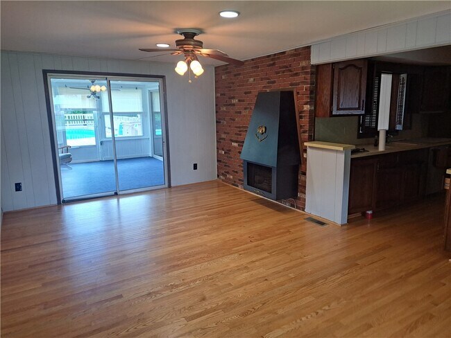 Foto del edificio - 75 Woody Ln