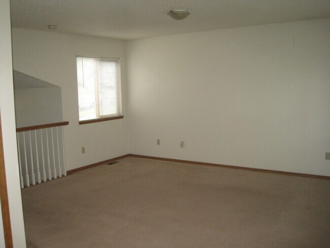 Foto del edificio - Near Ft Carson, 1342sf Bi-level, 3bd/2ba/2...