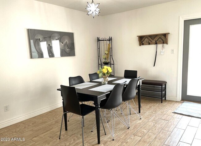 Foto del edificio - 5060 N 83rd St