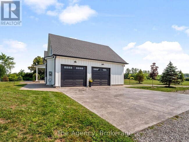 Photo du bâtiment - 51075 Deeks Rd S