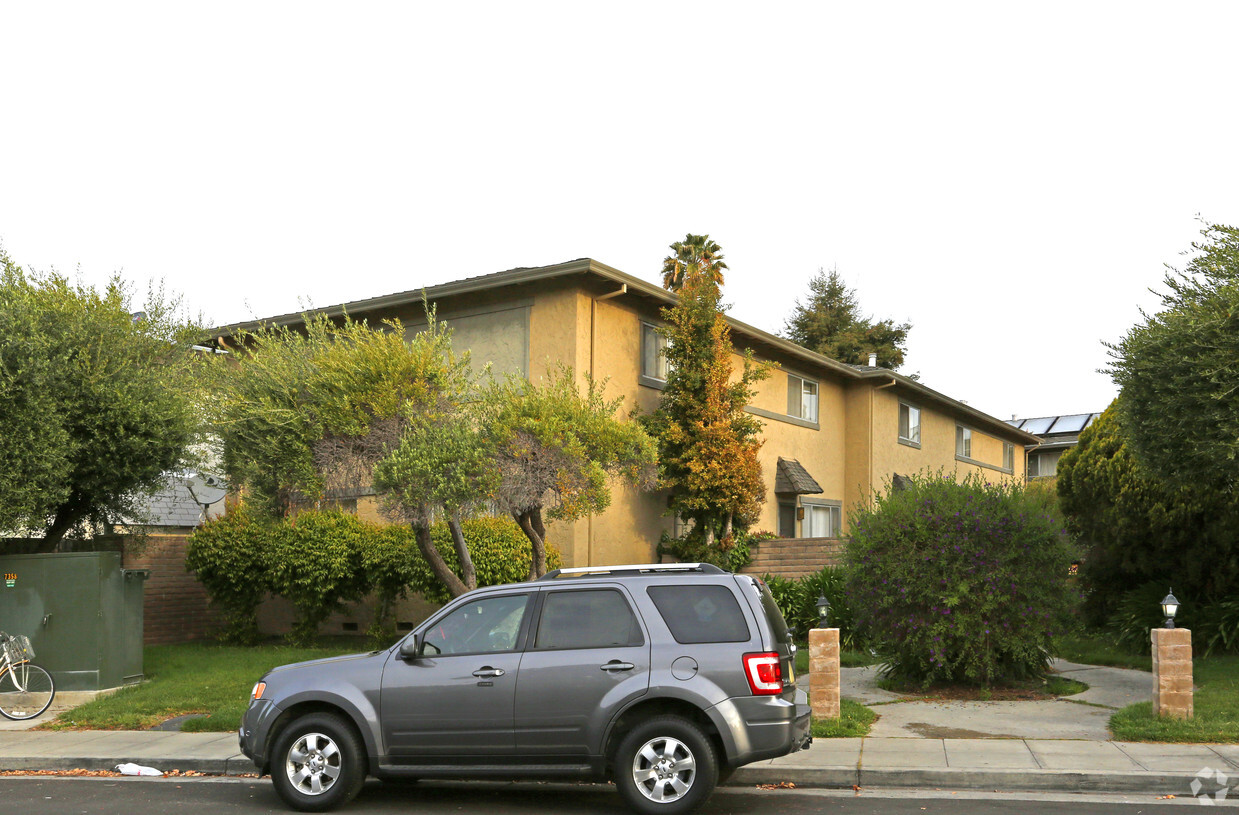 Building Photo - 1370 Calabazas Ct