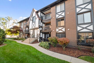 Building Photo - 13616 Lamon Ave