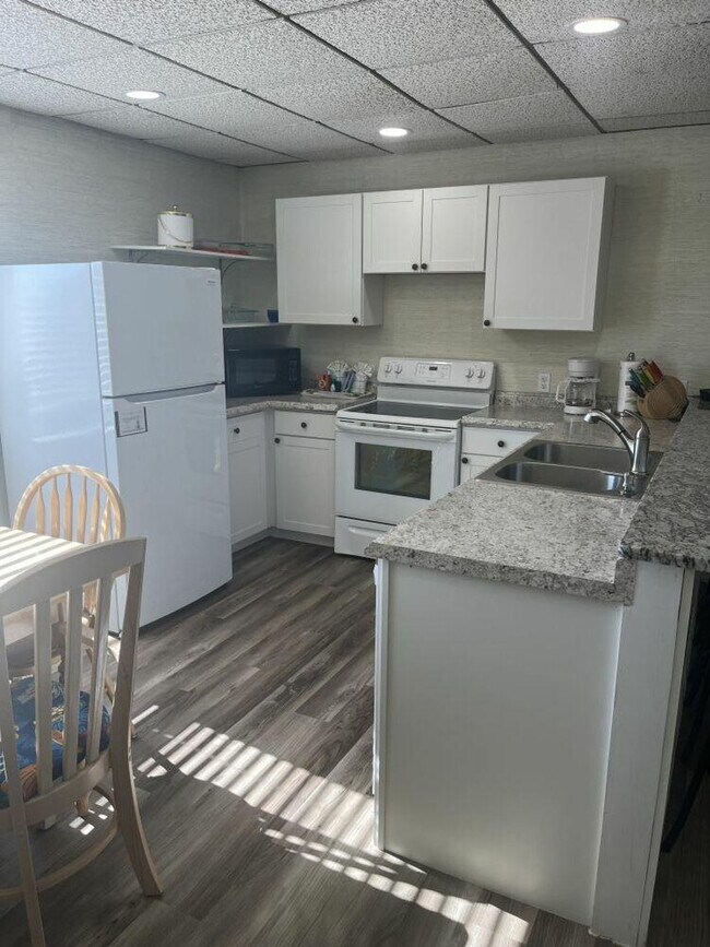 Foto del edificio - 7785 Estero Blvd