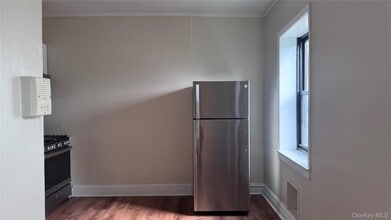 Building Photo - 120 Stonelea Pl