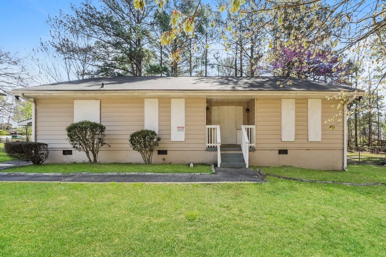 6695 Buckhurst Trl House Rental in College Park, GA