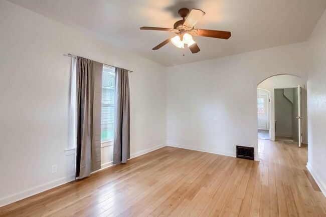Building Photo - Charming 3 bedroom House in the heart of E...