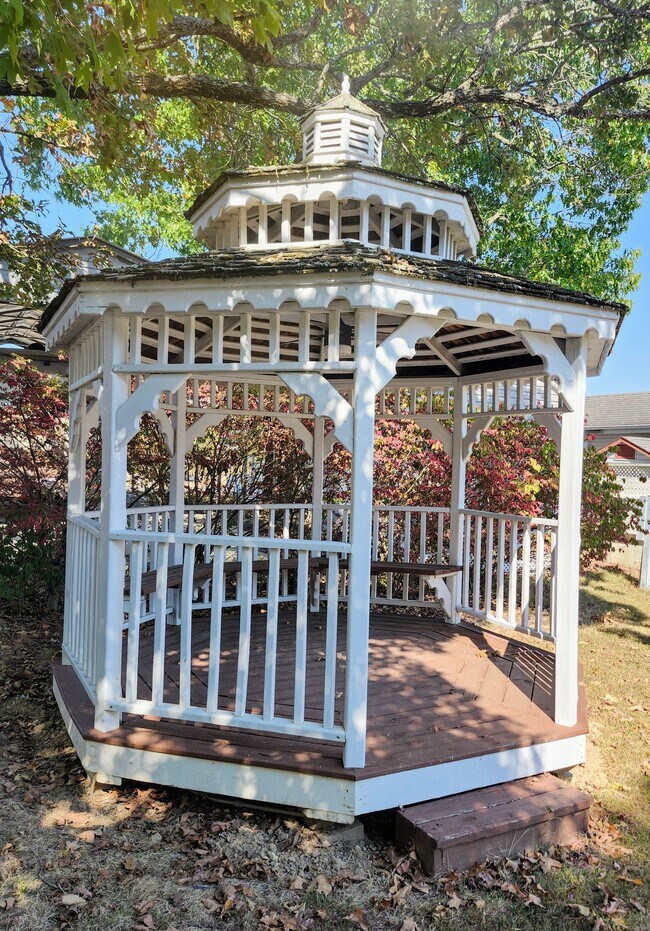 Foto del edificio - 174 Forest Park Ln