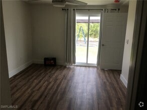 Building Photo - 12100 Siesta Dr