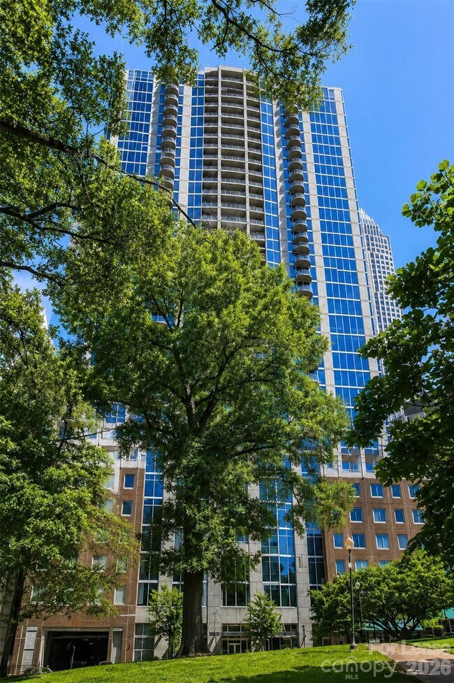 Foto del edificio - 210 N Church St