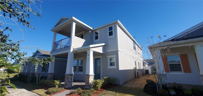 Photo - 736 YUKON Ln House