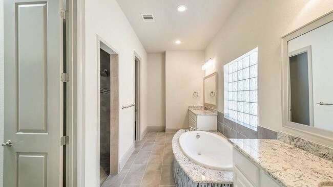 Building Photo - 4914 Summer Manor Ln