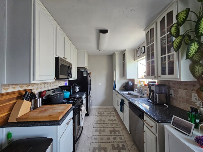 Building Photo - 3562 Marlborough Ave