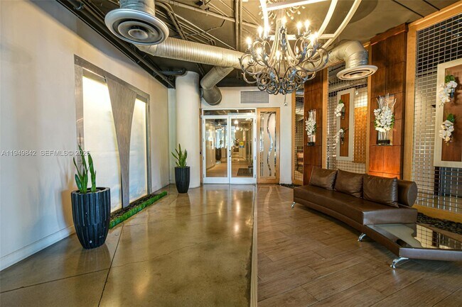 Foto del edificio - 10 SW South River Dr