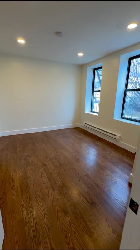 Foto del edificio - 3679 Paulding Ave