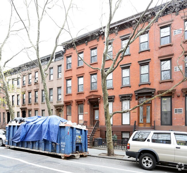 Building Photo - 384 Sackett St
