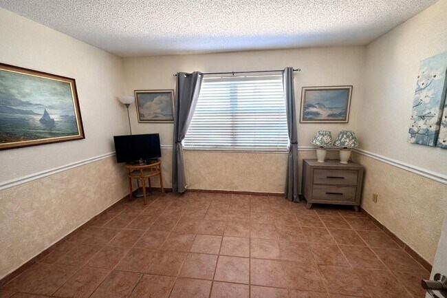 Building Photo - 1300 Seaway Dr