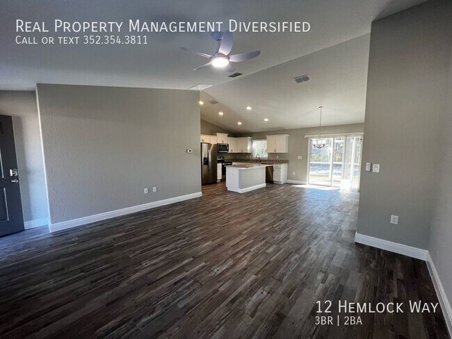 Foto del edificio - 12 Hemlock Way