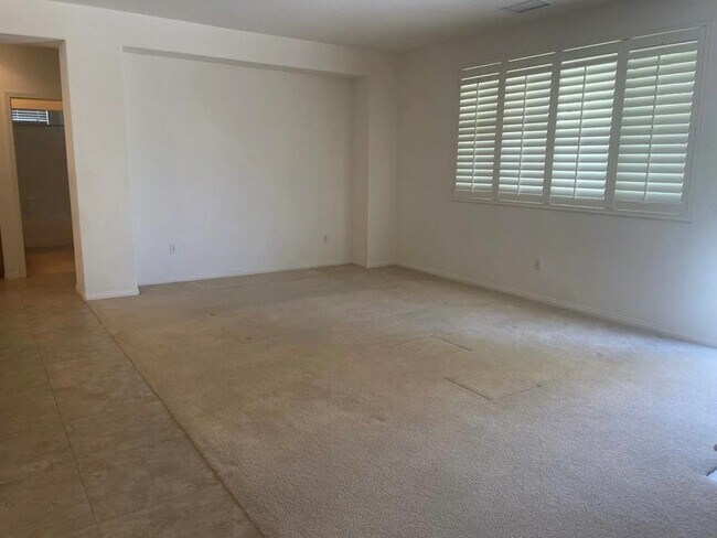 Building Photo - Gated Community in North Indio