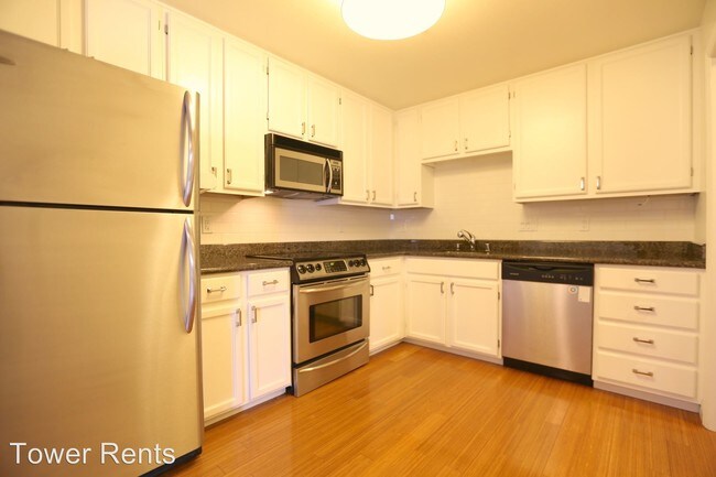 Building Photo - 550 S Van Ness Ave