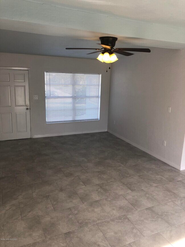 Foto del edificio - 1895 Coolidge Ave