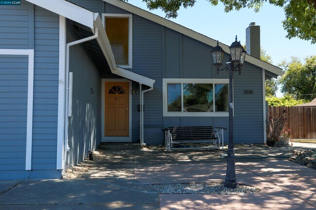 Building Photo - 3330 Claudia Dr