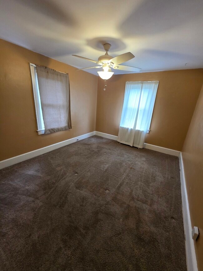 Dormitorio - 121 4th St