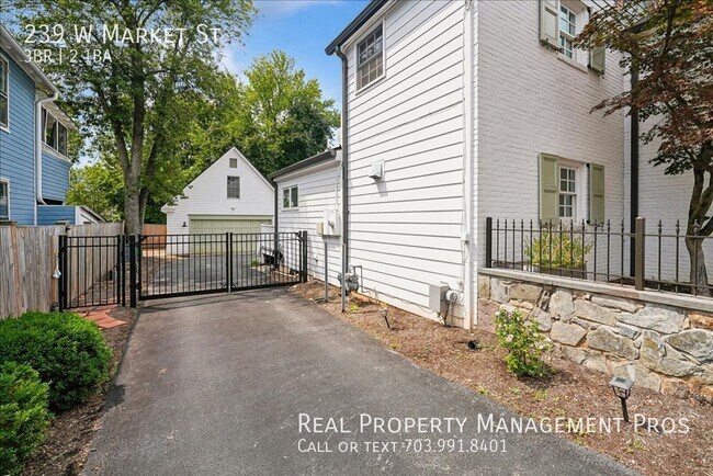 Building Photo - 239 W Market St-
