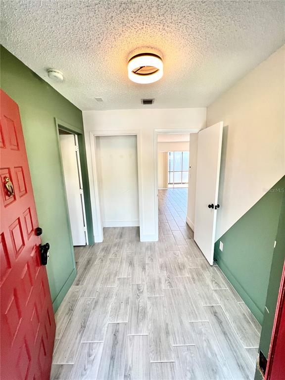 Building Photo - 60 Iris Pl