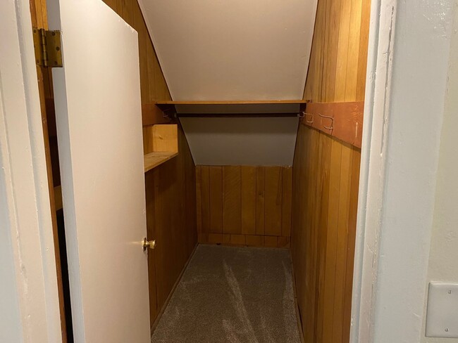 Foto del edificio - AVAILABLE SEPTEMBER - 1 BED 1 BATH