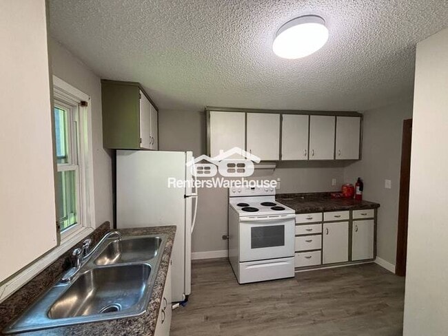 Building Photo - Cozy 3 bed 1.5 bath duplex unit in Hastings
