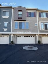 Building Photo - 2402 E 5th St