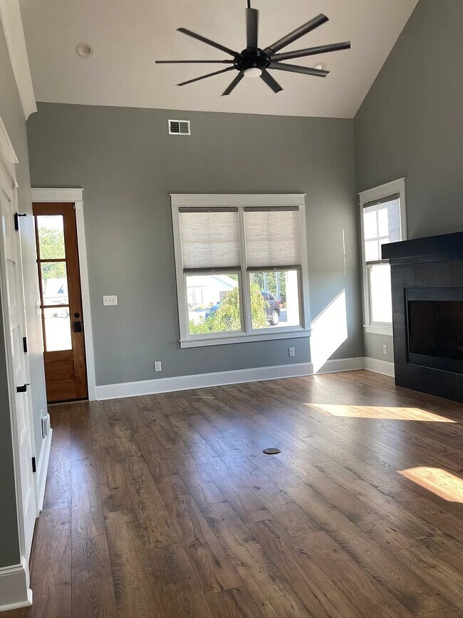Foto del edificio - 107 Cottage Ln