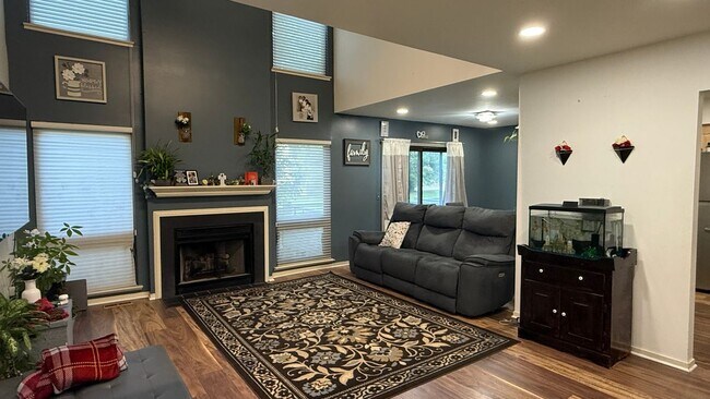 Foto del edificio - 736 Hamilton Ct