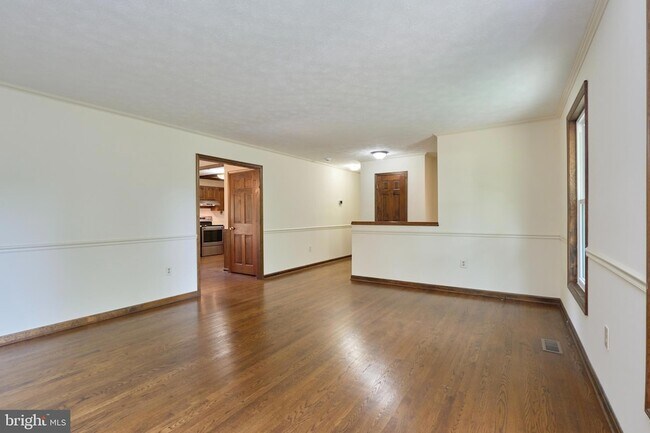 Foto del edificio - 8332 Hilltop Ave