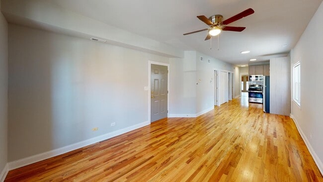 Building Photo - 1551 W Augusta Blvd