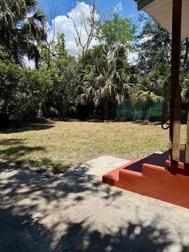 Foto del edificio - Great and Affordable 4 Bedroom 2 Bathroom House for Rent