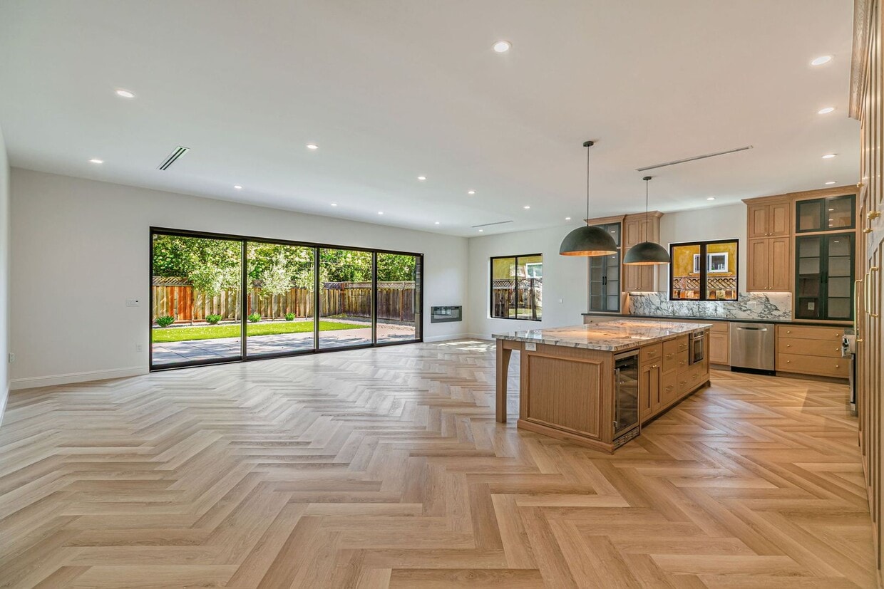 Primary Photo - Stunning 4 Bedroom Saratoga Home