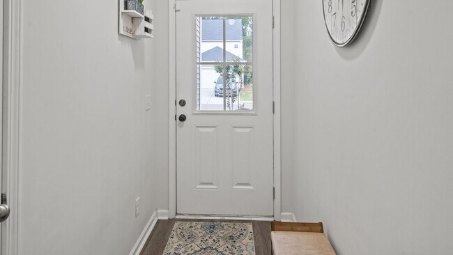 Building Photo - Stylish 3 Bedroom Home in in The Commons – Richmond Hill Living at Its Finest