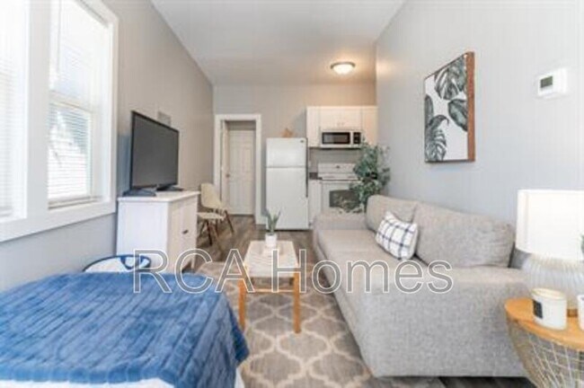 Foto del edificio - 2831 N Kenwood Ave