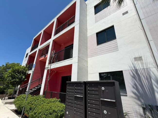 Foto del edificio - 4260 Lakewood Rd